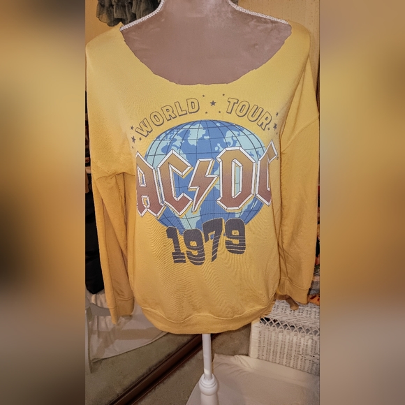 AC/DC ~ Yellow 1979 World Tour Cut-Neck Oversized Sweatshirt XS - Picture 9 of 9
